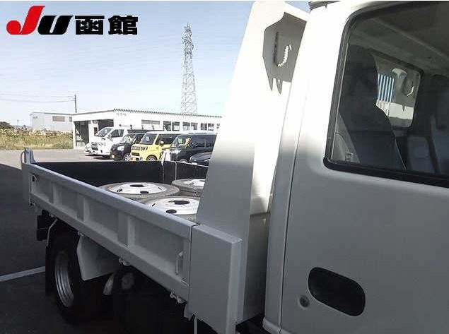 2010 Isuzu Elf